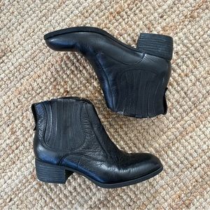 *SOFFT* Black Leather Ankle Boots